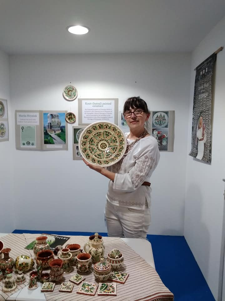 Прикарпатка репрезентувала мальовану кераміку на Міжнародному фестивалі в ОАЕ